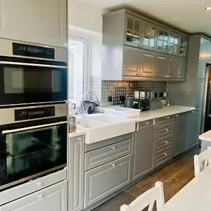  Holiday home Hameway House- Stunning 4 Bedroom House With A Spacious Kitchen
