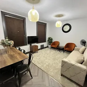  Apartment Fabulous 3 Bed - Near Excel - Sleeps 6 - 8
