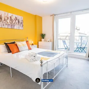  Apartment Spacious 2 Bedroom By Ls2g Short Lets & Serviced Greater With Free Wifi
